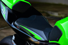 Load image into Gallery viewer, Luimoto sport suede green seat cover for Kawasaki Ninja ZX6R 2013-2018 — Euro Motards