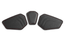 Load image into Gallery viewer, Luimoto sport tank leaf knee traction grips and pad for Triumph Speed Triple 2005-2010 — Euro Motards — view 4