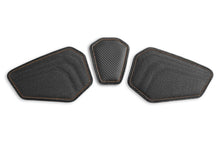 Load image into Gallery viewer, Luimoto sport tank leaf knee traction grips and pad for Triumph Speed Triple 2005-2010 — Euro Motards — view 5