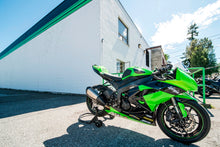 Load image into Gallery viewer, Luimoto sport tank leaf knee traction grips and tank pad for Kawasaki ZX6R 2019 — Euro Motards — view 3