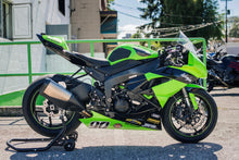 Load image into Gallery viewer, Luimoto sport tank leaf knee traction grips and tank pad for Kawasaki ZX6R 2019 — Euro Motards — view 2