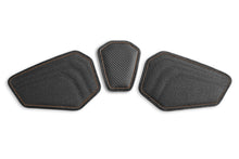 Load image into Gallery viewer, Luimoto sport tank leaf knee traction grips and pad for Triumph Speed Triple 2005-2010 — Euro Motards — view 5