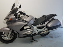 Load image into Gallery viewer, Honda Pan European ST1300 2002-2013 Top Sellerie Comfort Seat Gel/Heat SGC4948