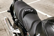 Load image into Gallery viewer, Honda CBR1100XX Blackbird Top Sellerie Comfort Seat Gel/Heat/Low Option SGCXX10