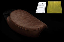 Load image into Gallery viewer, Luimoto vintage seat cover for Triumph Scrambler Bonneville 2000-2015 — Euro Motards — view 3