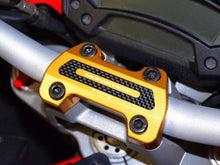Load image into Gallery viewer, Ducabike Handlebar Clamp With Carbon For Ducati Monster 696