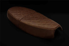 Load image into Gallery viewer, Luimoto vintage dark brown seat cover for Triumph Scrambler 2006-2014 T100 — Euro Motards
