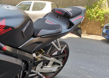 Load image into Gallery viewer, Honda CBR600RR 2005-2006 Volcano Italia Seat Covers Set Non-Slip New H017C