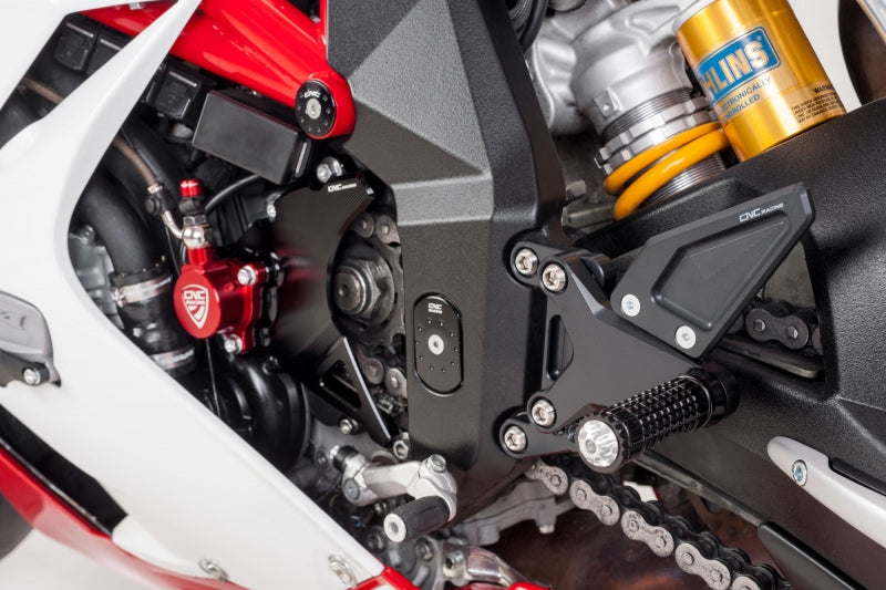 MV Agusta Brutale 750 S 910 S 989 R 1078 RR 03-08 CNC Racing Adjustable Rearsets