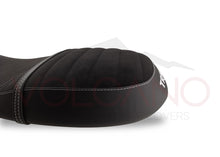 Load image into Gallery viewer, Triumph Bonneville Curved Top 2000-2015 Volcano Italia Seat Cover Non-Slip T029